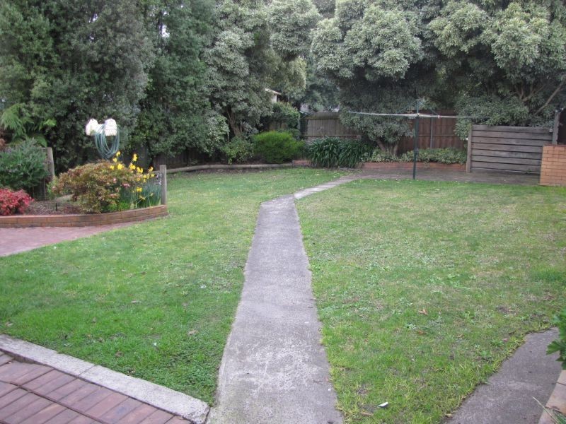 10 Ford Avenue, Newborough VIC 3825