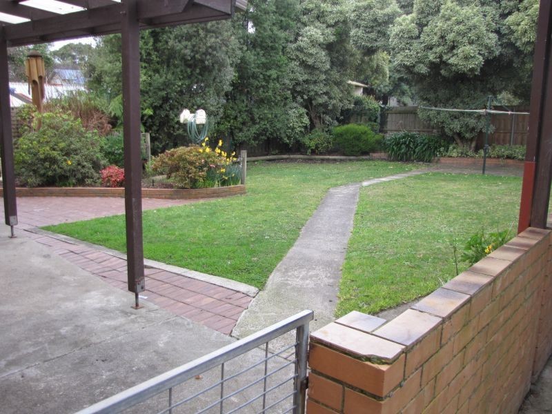 10 Ford Avenue, Newborough VIC 3825