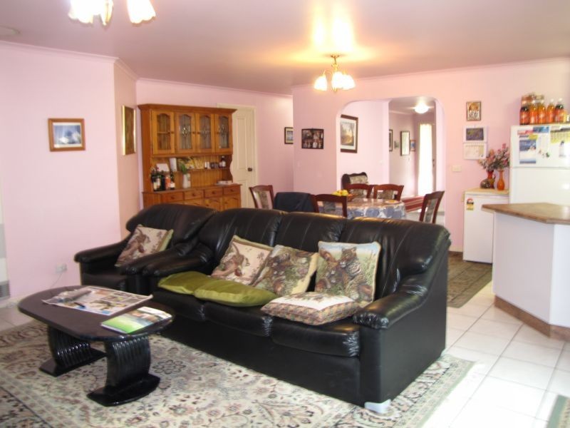 60 Dinwoodie Drive, Newborough VIC 3825