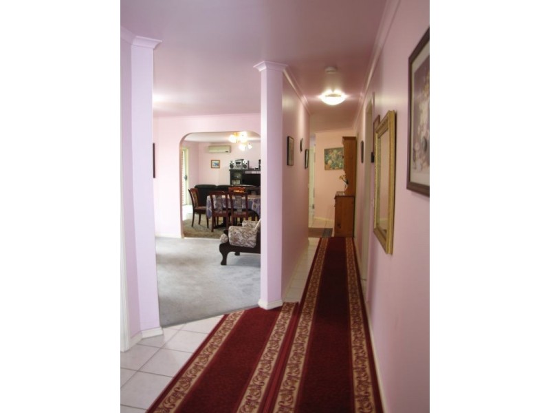 60 Dinwoodie Drive, Newborough VIC 3825