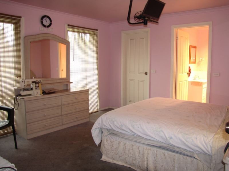 60 Dinwoodie Drive, Newborough VIC 3825