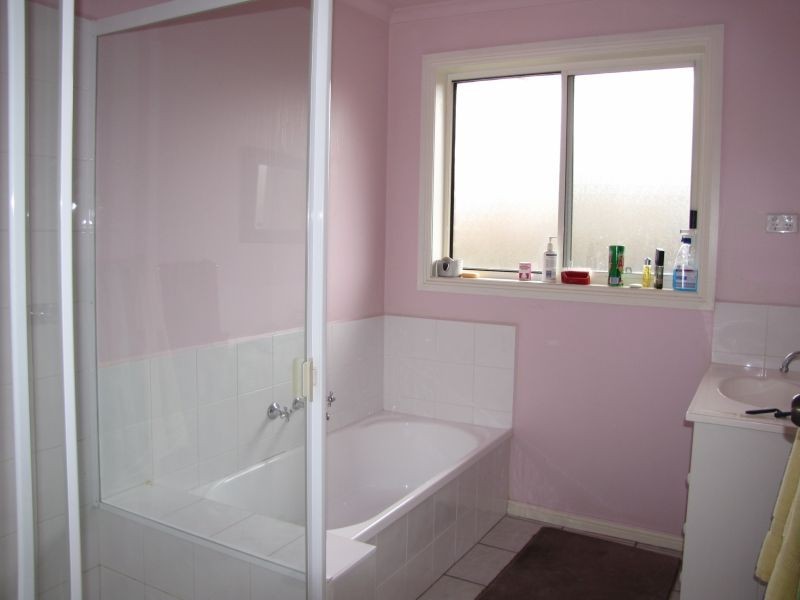 60 Dinwoodie Drive, Newborough VIC 3825