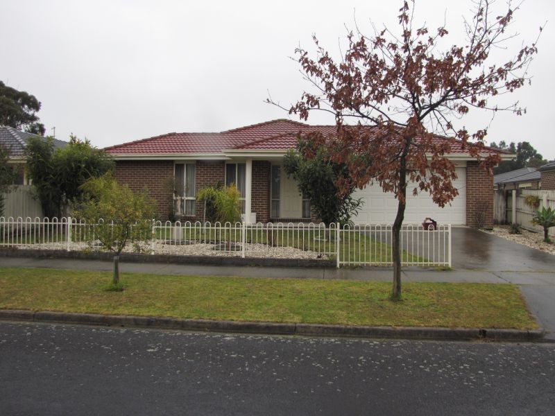 60 Dinwoodie Drive, Newborough VIC 3825