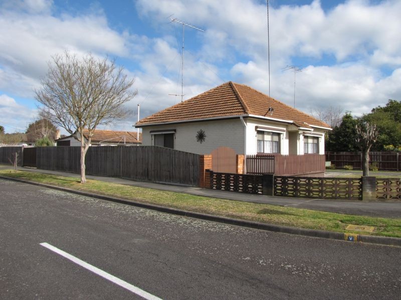 67 Hennessey Street, Moe VIC 3825