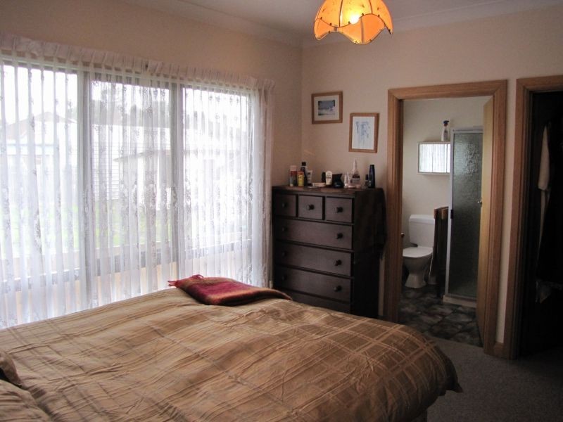 2/34 Cross Street, Newborough VIC 3825