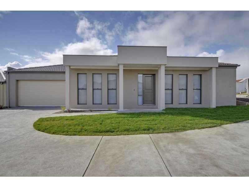 3 & 4/23-25 Central Avenue, Newborough VIC 3825