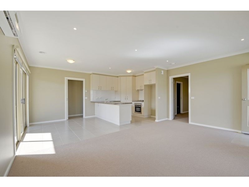 3 & 4/23-25 Central Avenue, Newborough VIC 3825