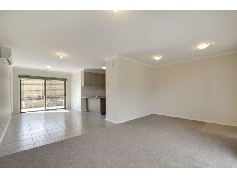 3 & 4/23-25 Central Avenue, Newborough VIC 3825