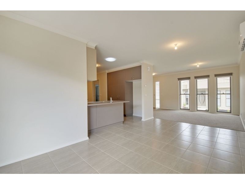 3 & 4/23-25 Central Avenue, Newborough VIC 3825