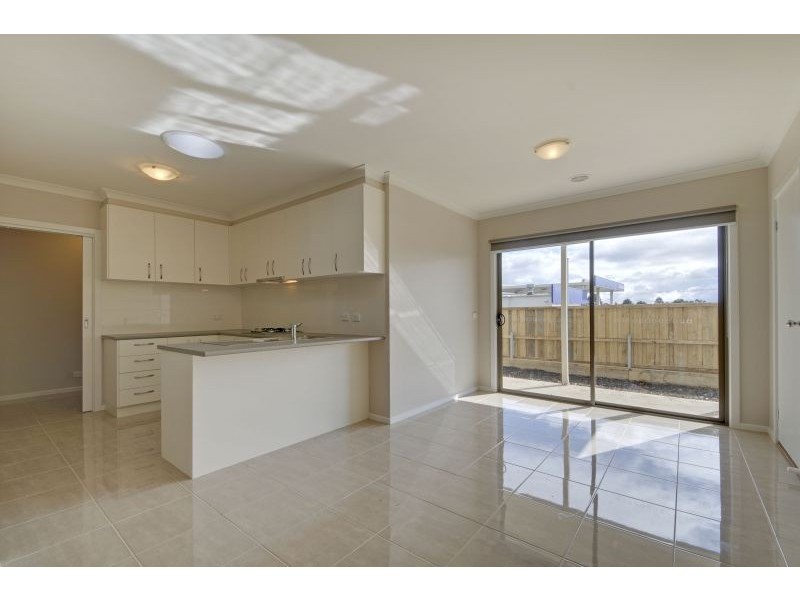 3 & 4/23-25 Central Avenue, Newborough VIC 3825