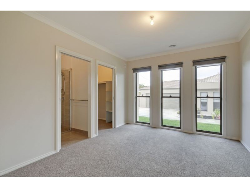 3 & 4/23-25 Central Avenue, Newborough VIC 3825