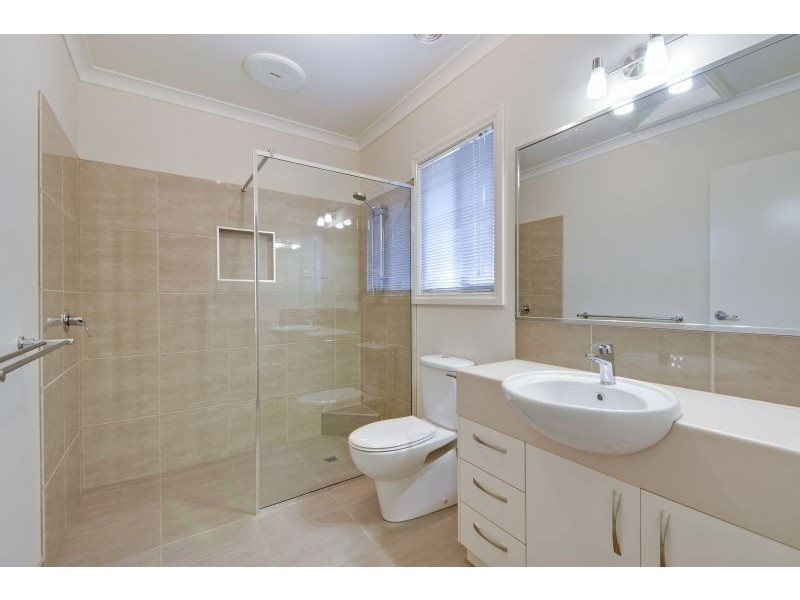 3 & 4/23-25 Central Avenue, Newborough VIC 3825