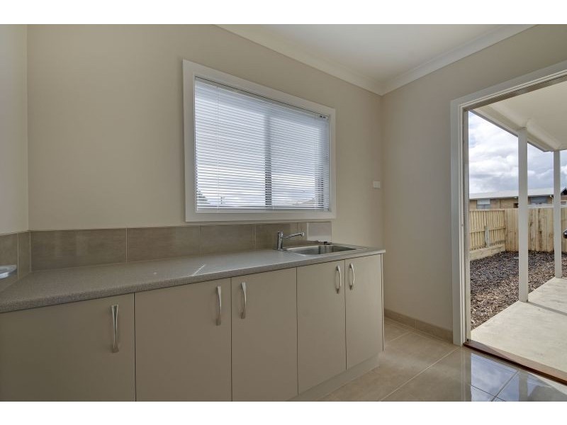 3 & 4/23-25 Central Avenue, Newborough VIC 3825