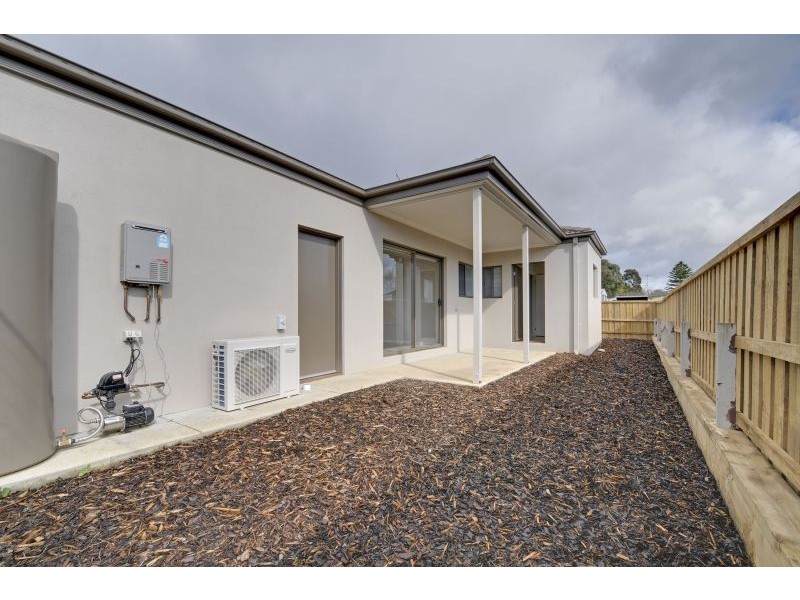 3 & 4/23-25 Central Avenue, Newborough VIC 3825