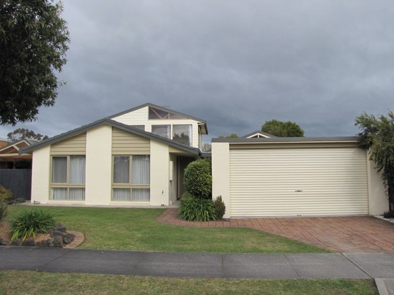 8 Colli Drive, Newborough VIC 3825