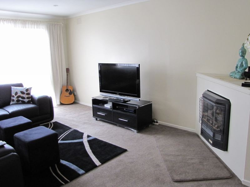 8 Colli Drive, Newborough VIC 3825