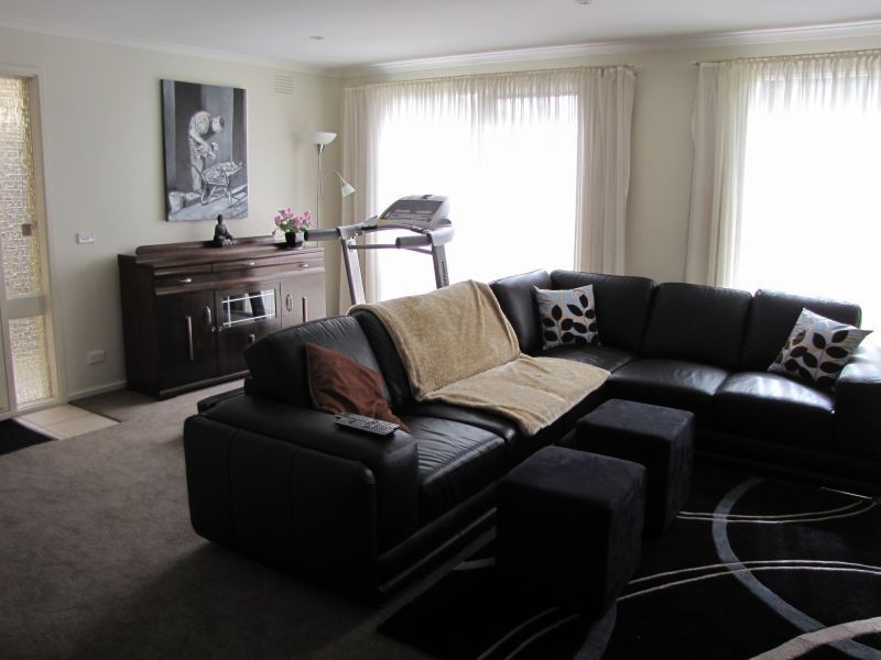 8 Colli Drive, Newborough VIC 3825