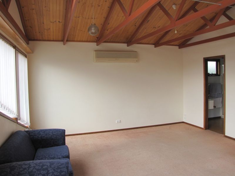 8 Colli Drive, Newborough VIC 3825