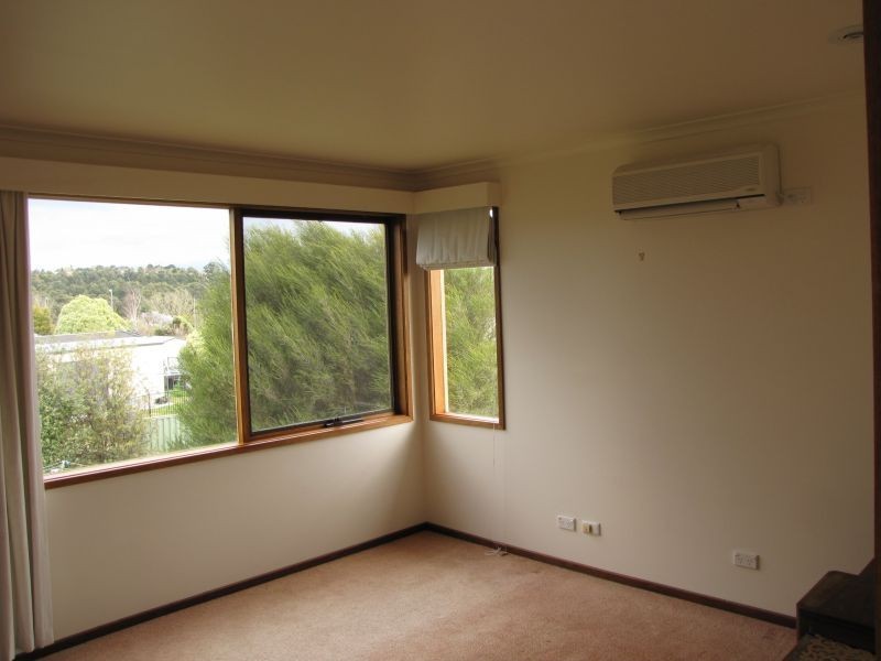 8 Colli Drive, Newborough VIC 3825