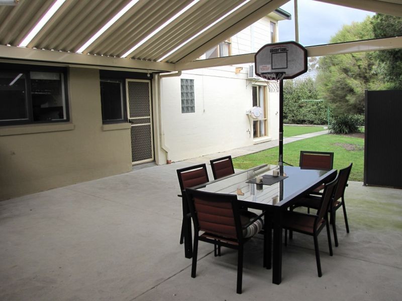 8 Colli Drive, Newborough VIC 3825