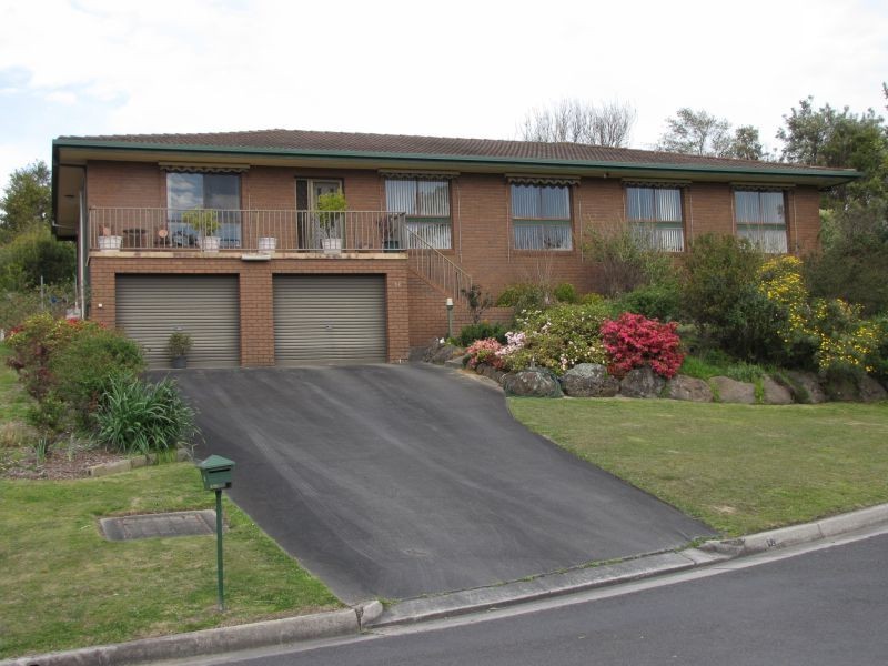 42 Fairway Drive, Newborough VIC 3825