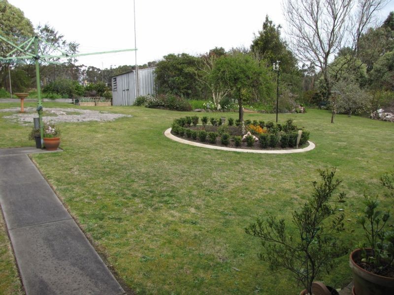 42 Fairway Drive, Newborough VIC 3825