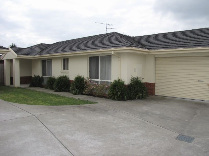 2/19 Colli Drive, Newborough VIC 3825