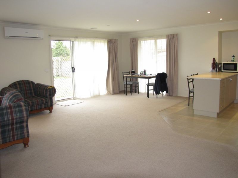 2/19 Colli Drive, Newborough VIC 3825