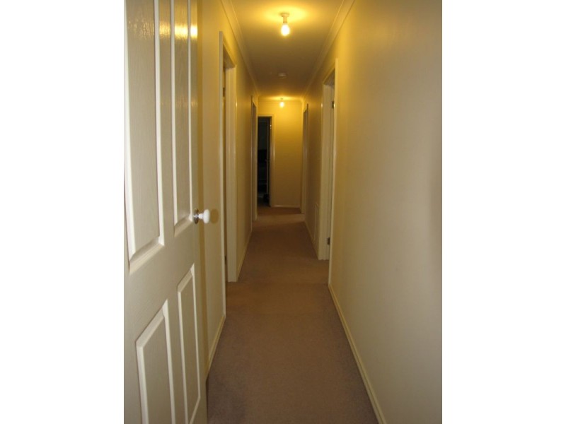 2/19 Colli Drive, Newborough VIC 3825