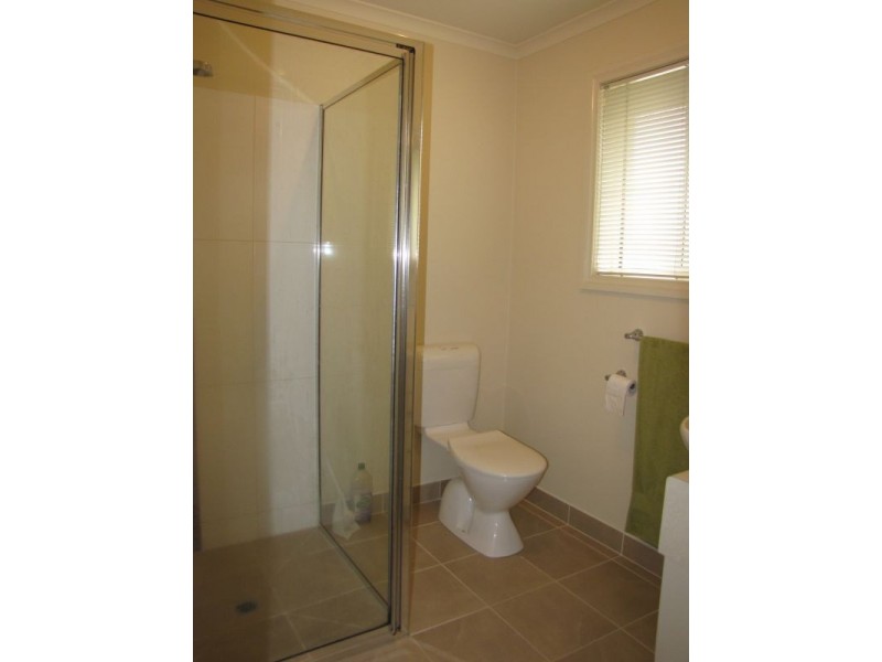 2/19 Colli Drive, Newborough VIC 3825