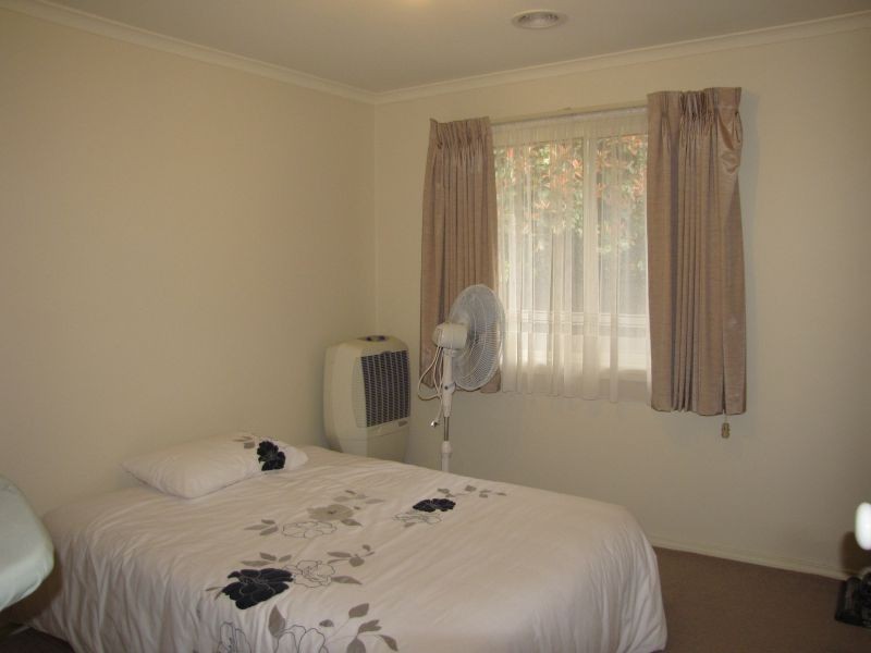 2/19 Colli Drive, Newborough VIC 3825