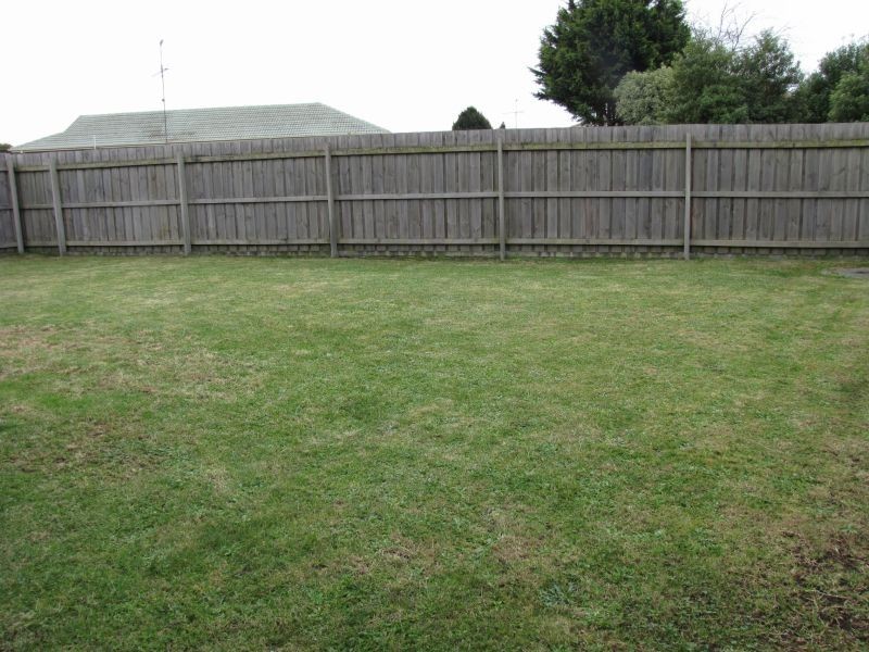 2/19 Colli Drive, Newborough VIC 3825