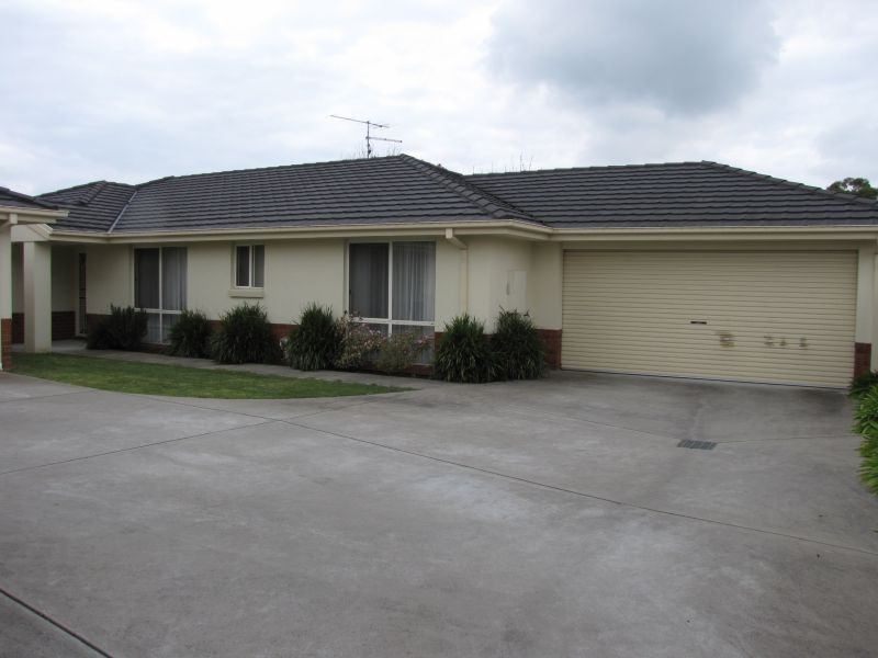 2/19 Colli Drive, Newborough VIC 3825