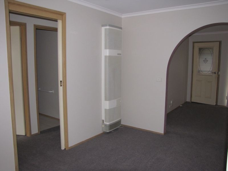 2, 2B Mitchells Road, Moe VIC 3825