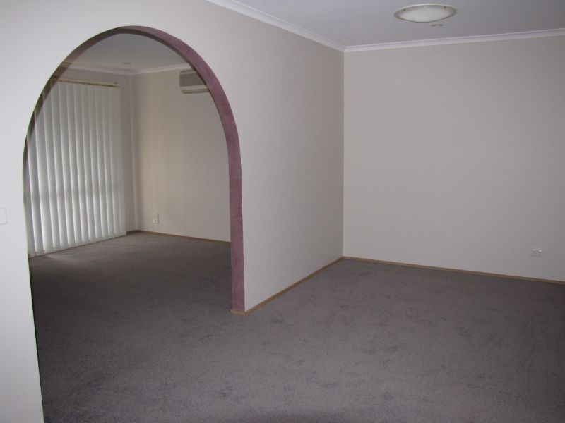 2, 2B Mitchells Road, Moe VIC 3825