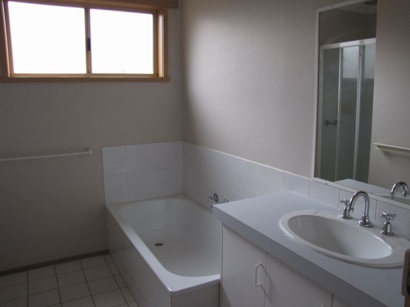 2, 2B Mitchells Road, Moe VIC 3825