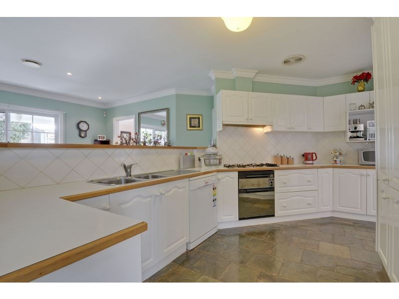11 Shelton Street, Newborough VIC 3825
