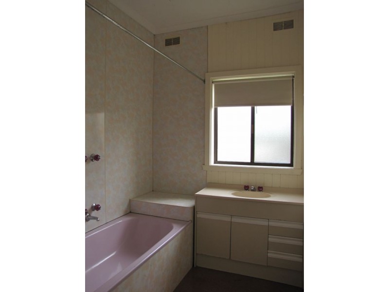 17 Tresswell Avenue, Newborough VIC 3825