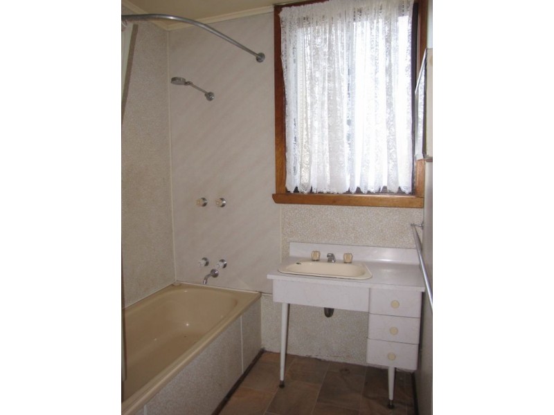 48 Darlimurla Avenue, Newborough VIC 3825