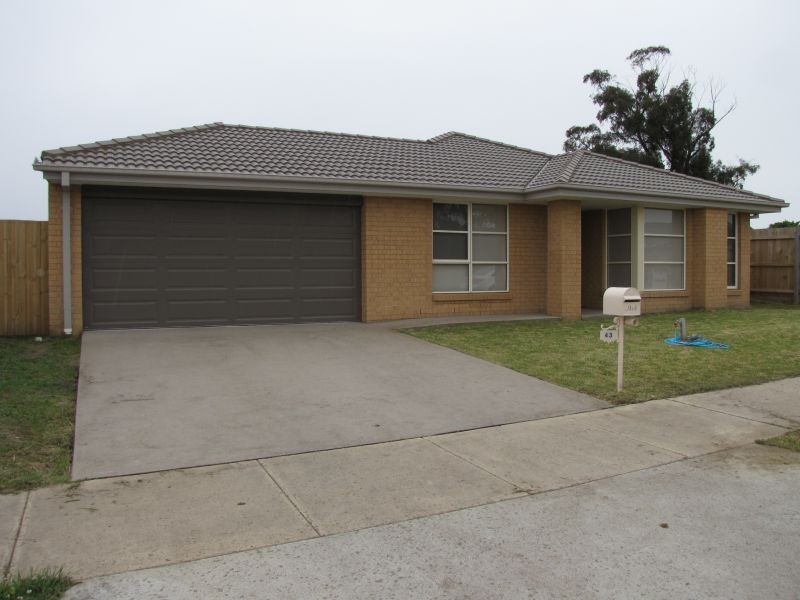 43 Sweetwater Place, Moe VIC 3825