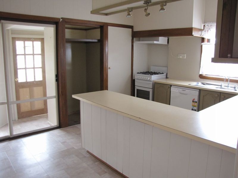 6 Hawker Street, Moe VIC 3825