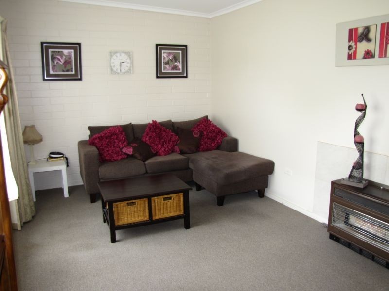 2/31 William Street, Newborough VIC 3825