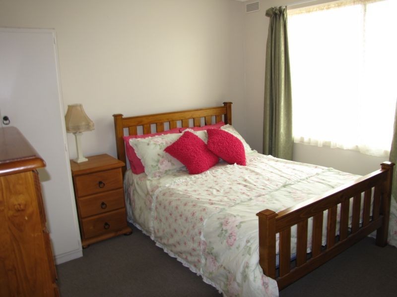 2/31 William Street, Newborough VIC 3825