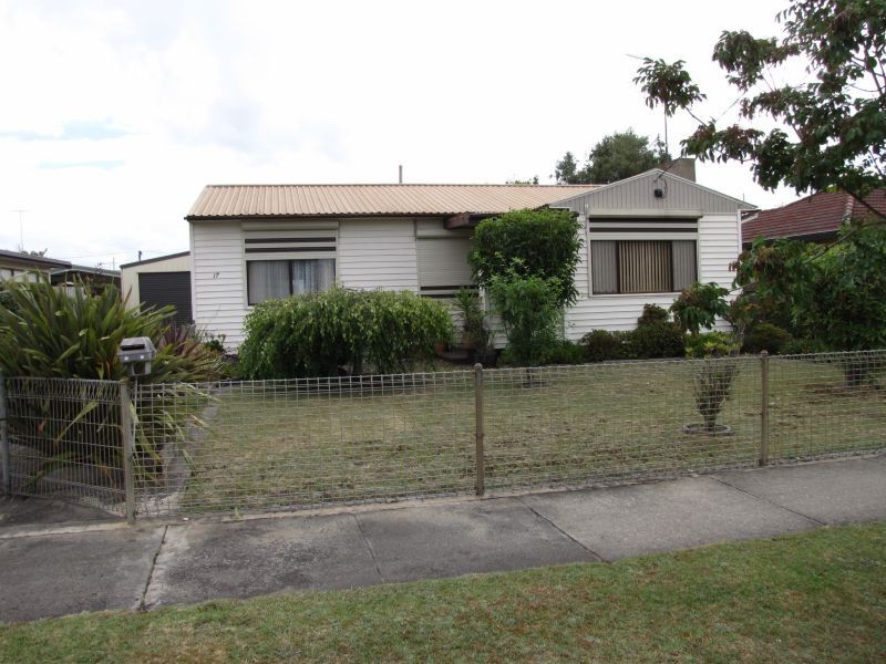 17 Stearman Street, Newborough VIC 3825