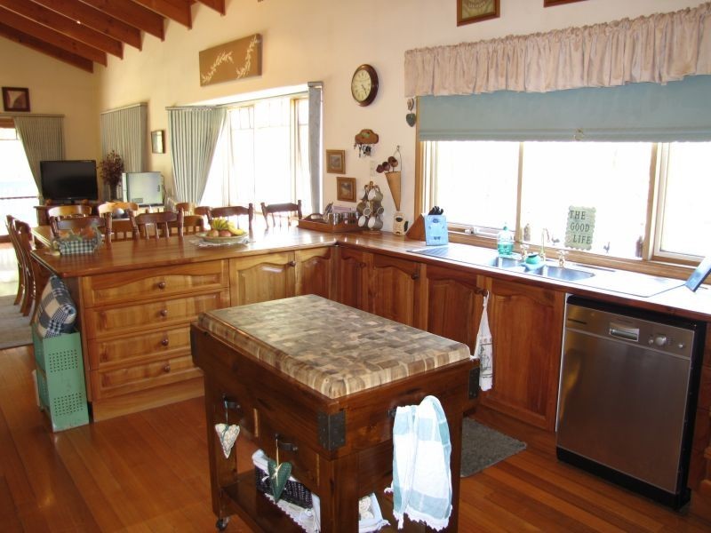 21 Delbridge Drive, Moe South VIC 3825