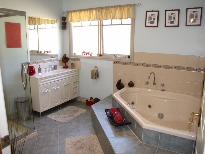 21 Delbridge Drive, Moe South VIC 3825