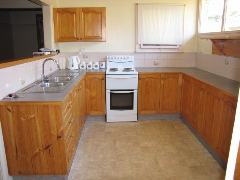 27 Fowler Street, Moe VIC 3825