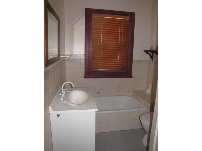 27 Fowler Street, Moe VIC 3825