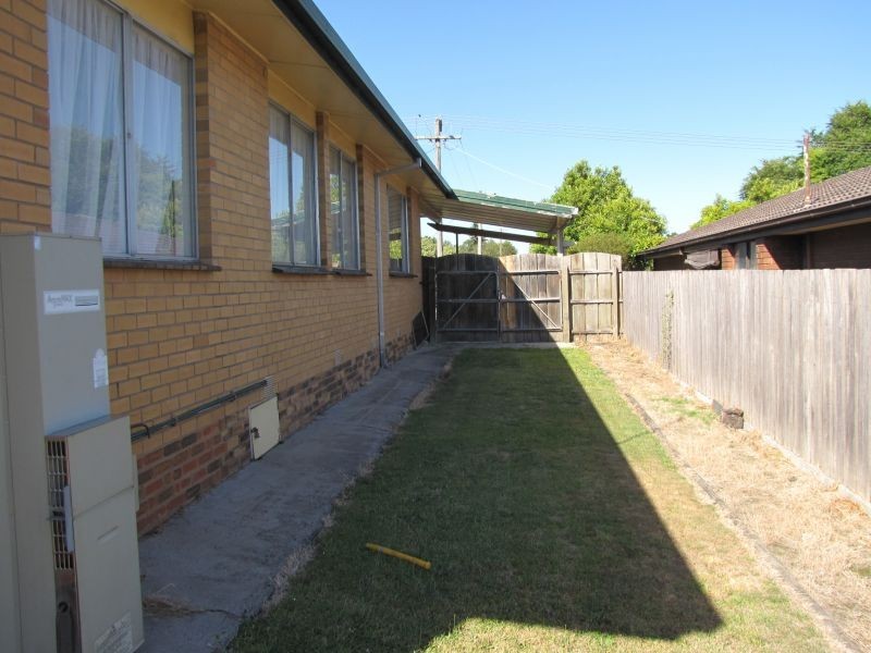 9 Mervyn Street, Moe VIC 3825