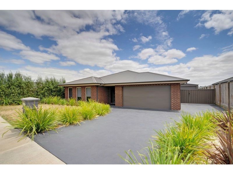 30 Montane Boulevard, Newborough VIC 3825